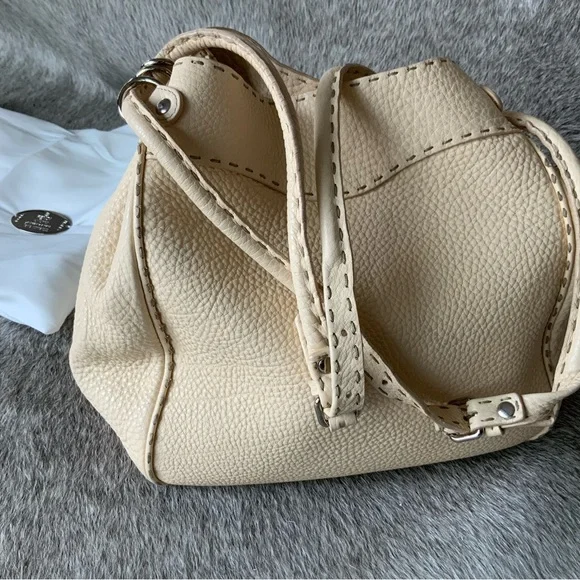 FENDI Cream pebbled Leather Handbag - Picture 3 of 12